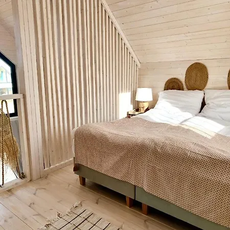 Lulu Z Podgrzewanym Basenem Resort *