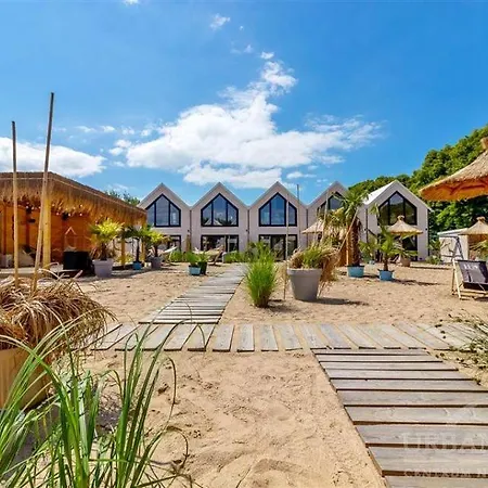 Lulu Z Podgrzewanym Basenem 4* Mielno (Koszalin)