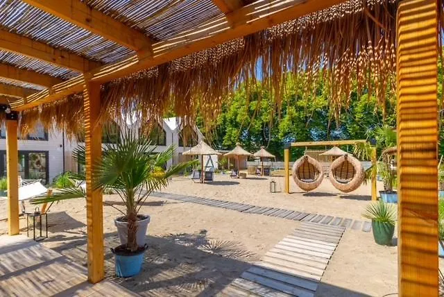 Lulu Z Podgrzewanym Basenem